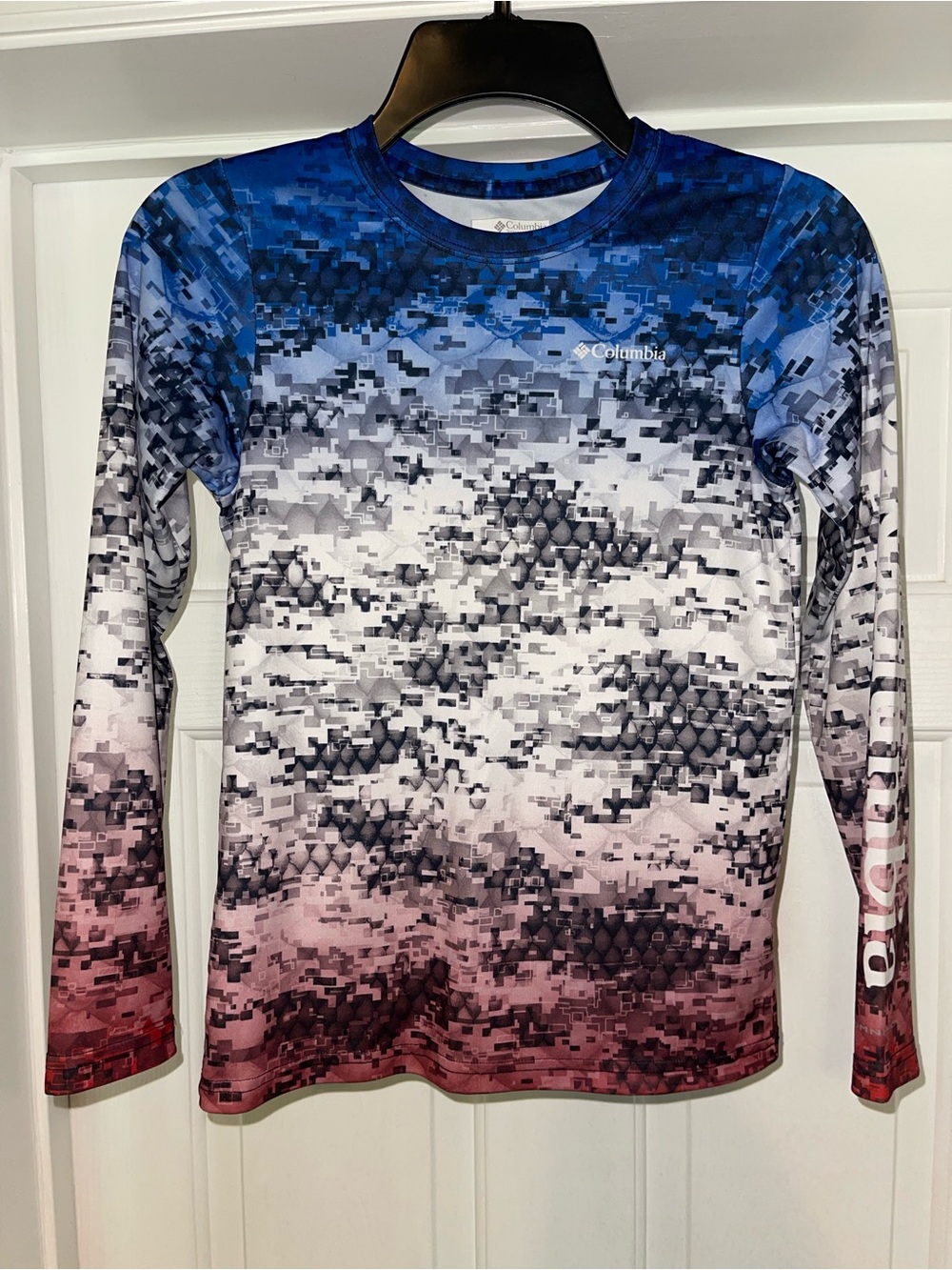 Columbia Ombre Blue to Red Long-Sleeve Performance Top